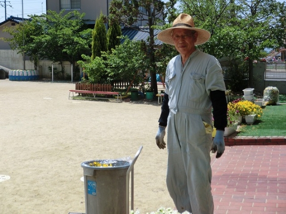 園庭の花壇が変身