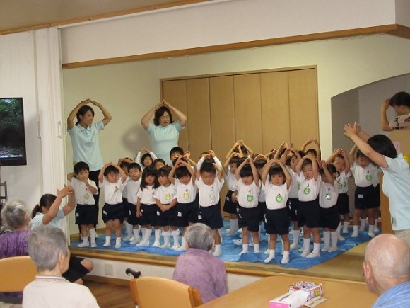 2歳児敬老会