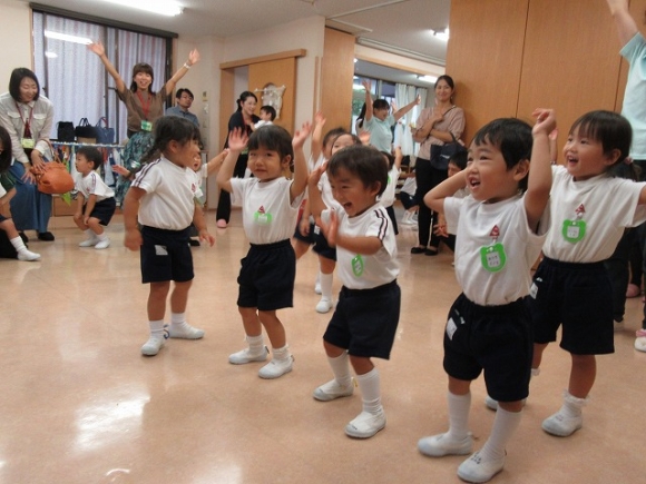 2歳参観日　マーチング