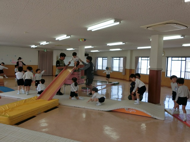 運動ワークショップ(年少・年中)／アサガオ植え（年長）