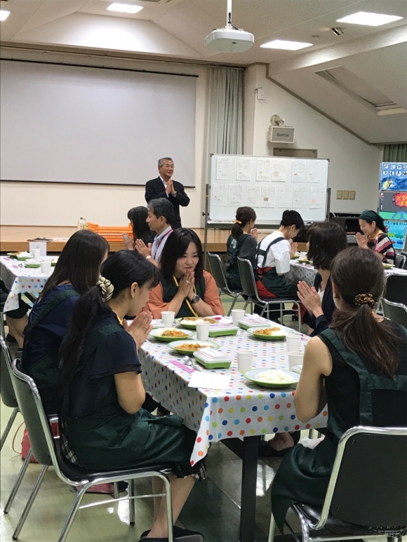 給食試食会（上学年）