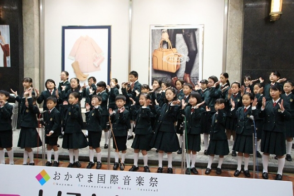 朝日塾小学校合唱団　国際音楽祭の様子です