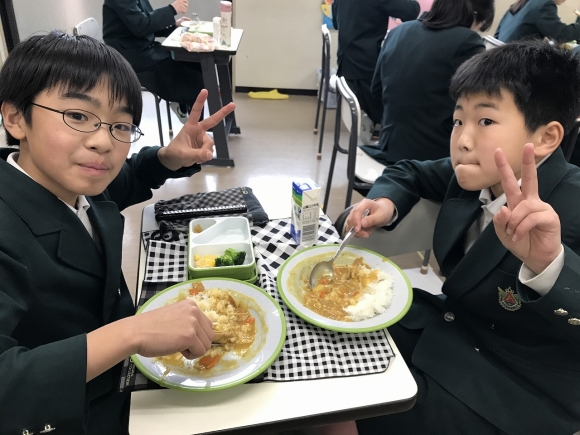 最後の給食、「おわカレー」。