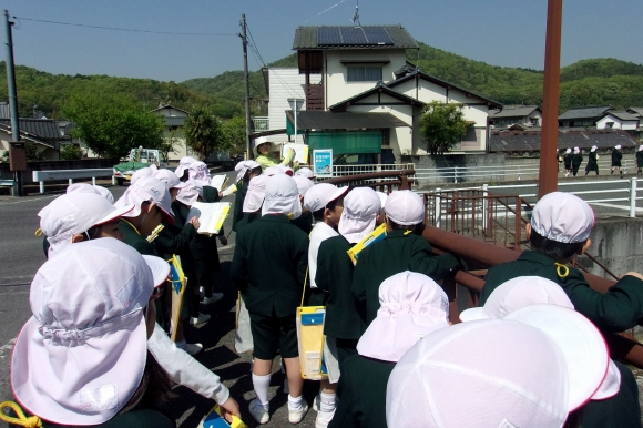 学校まわり探検をしました！