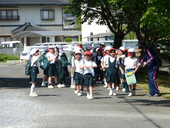 学校の周りたんけん