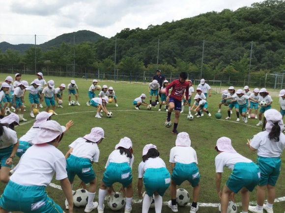 ファジアーノ岡山、中野選手との交流