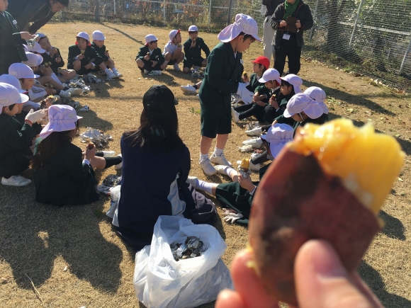 1・2年生　焼き芋作り体験