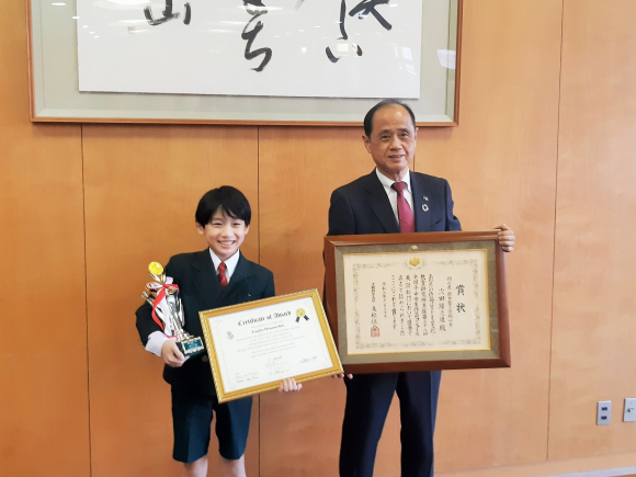 本校児童が英語朗読で文部科学大臣賞を受賞！ 岡山市長を表敬訪問しました。