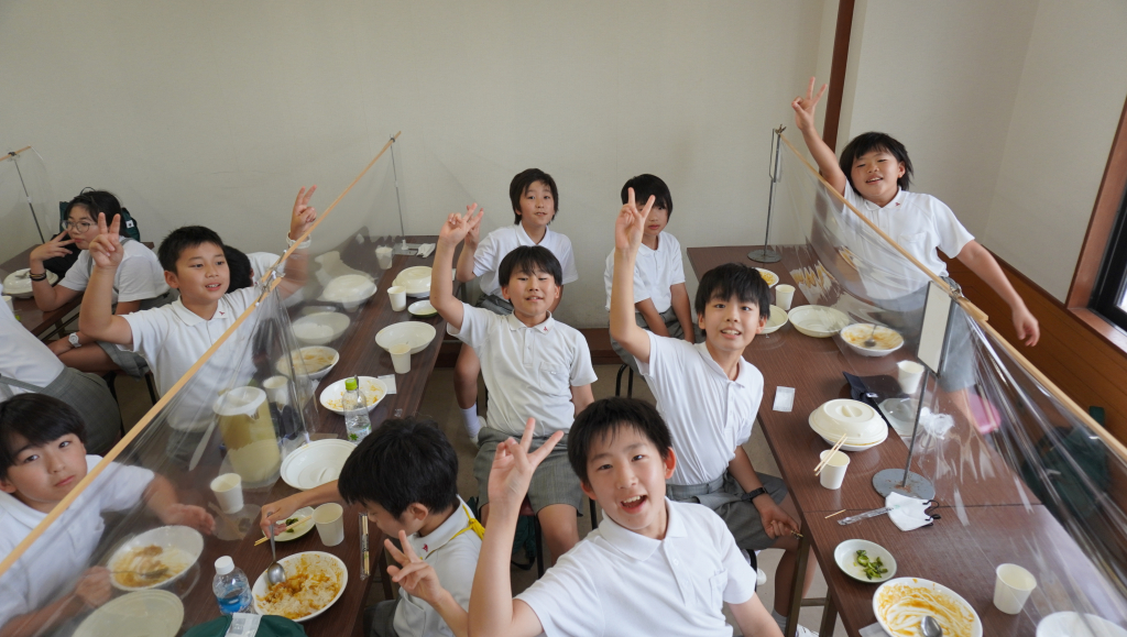 昼食はカレー！