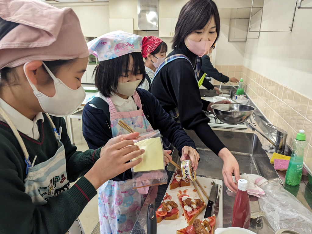 家庭科　五大栄養素トーストづくり