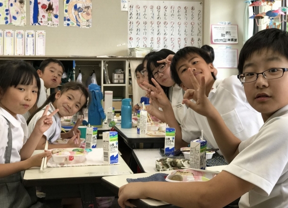 交流給食でした