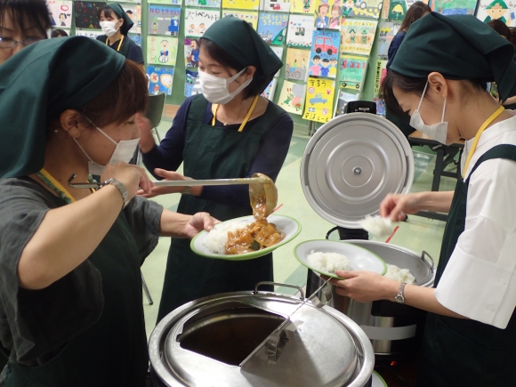 給食試食会（上学年）