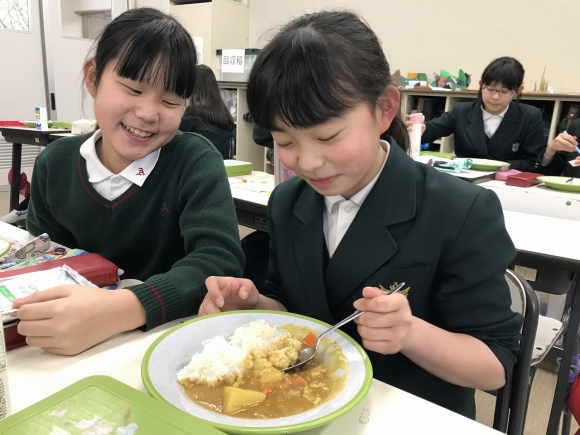 最後の給食、「おわカレー」。