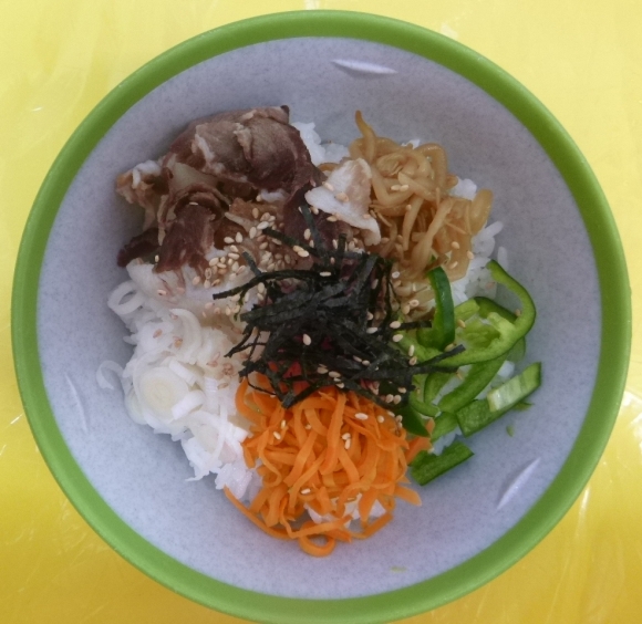       「子供も大好きビビンバ丼」