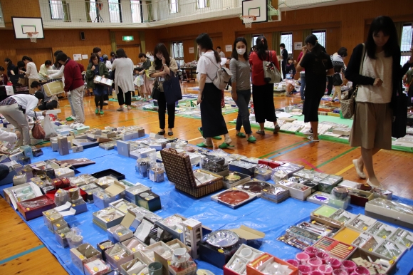 ご提供いただいた遊休品は1,000点以上