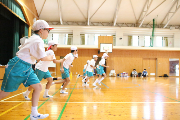 IPUの大学生の皆さんとの体力測定