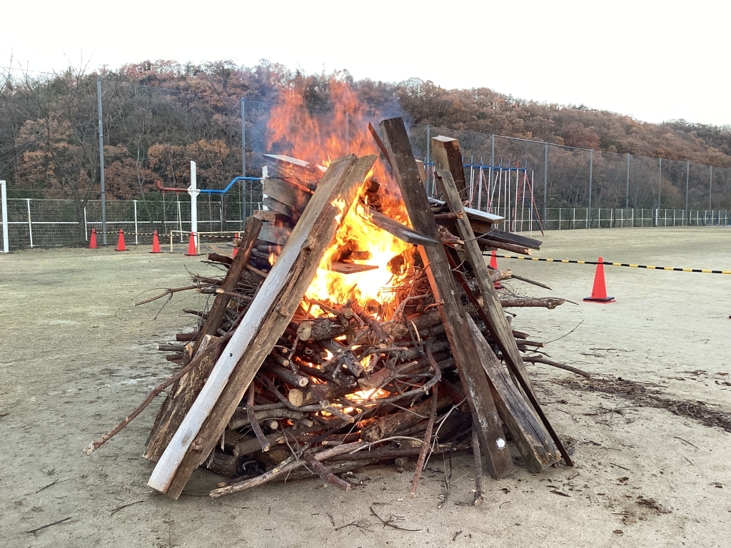 技師の先生が朝から炭床を準備してくださいました。