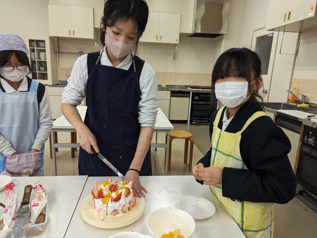 創意　調理　クリスマスケーキ作り体験