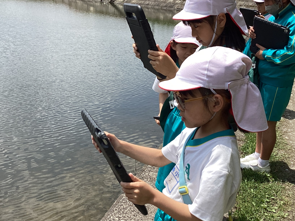 社会科の学習　学校の周りを歩いたよ