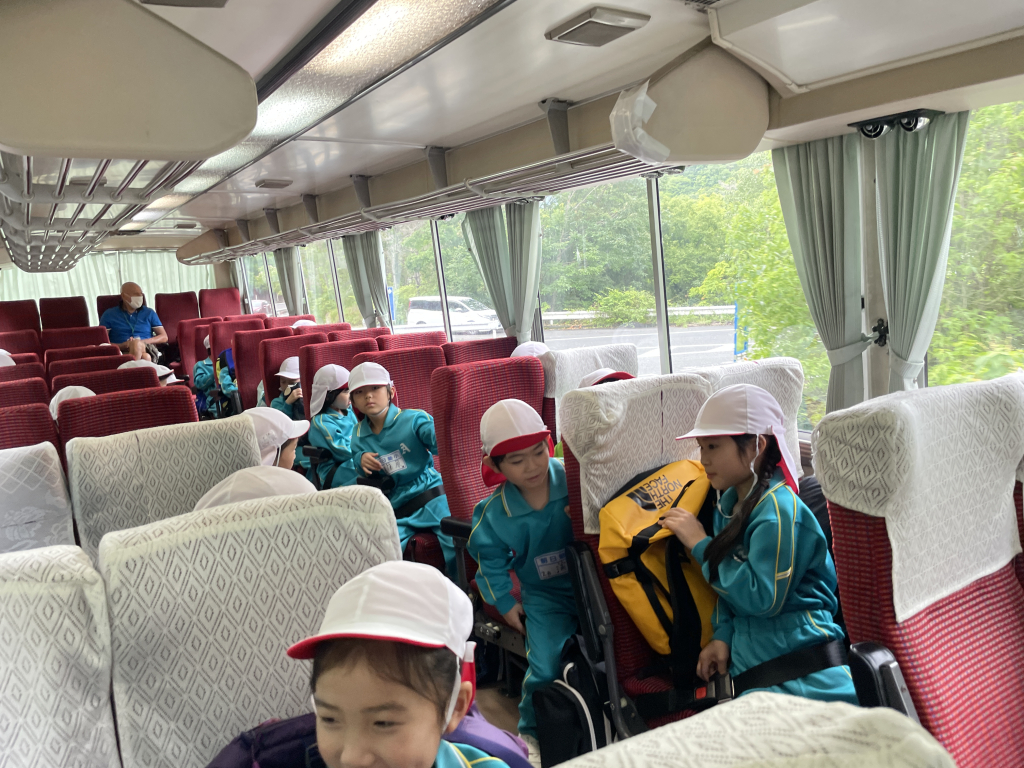 山の学校へ出発