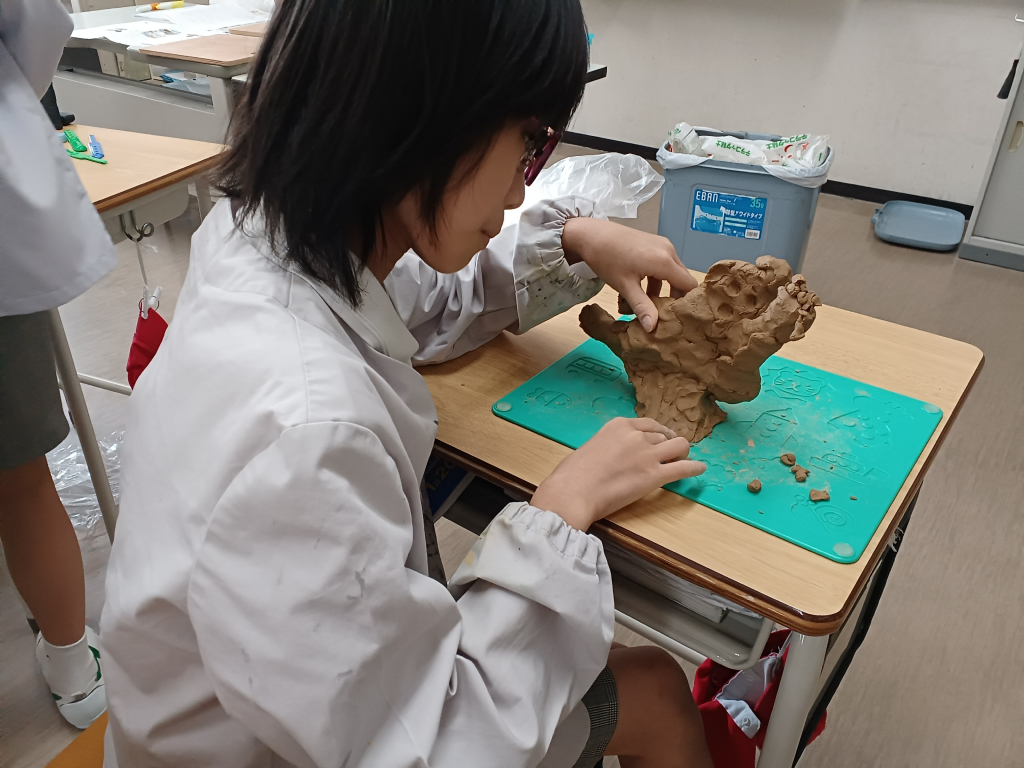 図工「ねん土で動きをハイ、ポーズ！」
