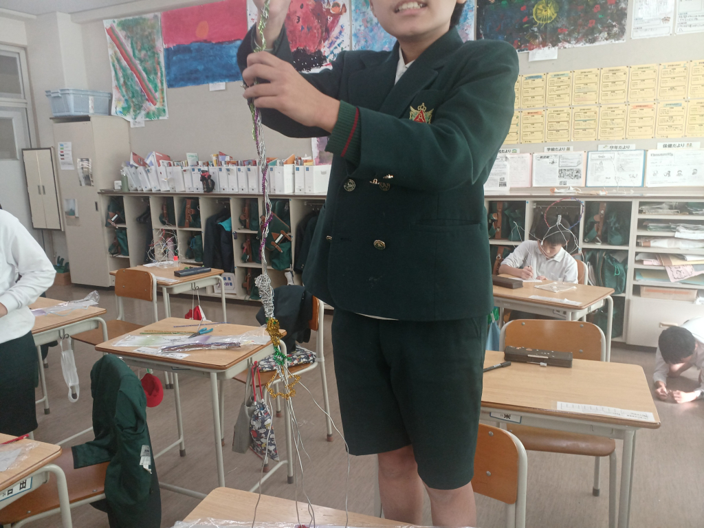 図工「見つけてワイヤーワールド」