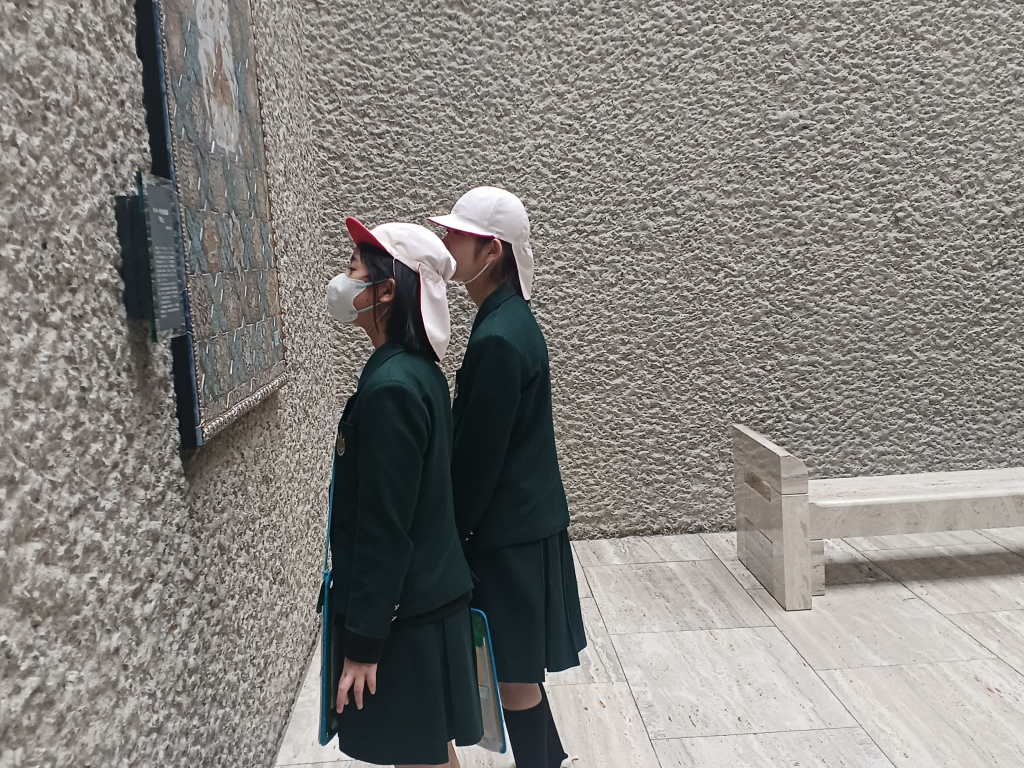 オリエント美術館へ