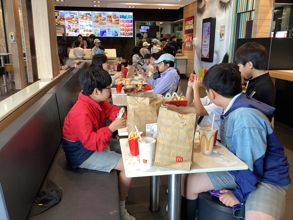 マクドナルドで昼食