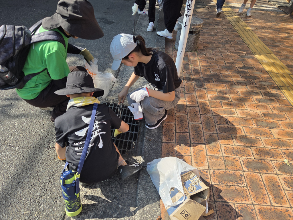 うらじゃ本祭に向けて、清掃活動に参加しました。