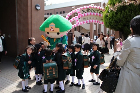 ようこそ、朝日塾小学校へ！