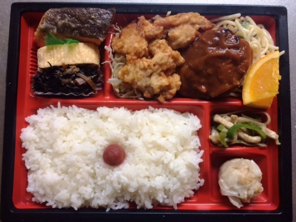 人気のおかず弁当　　　５００円