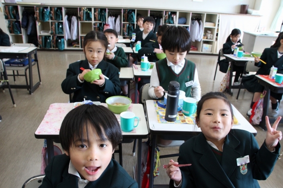 お楽しみの給食時間