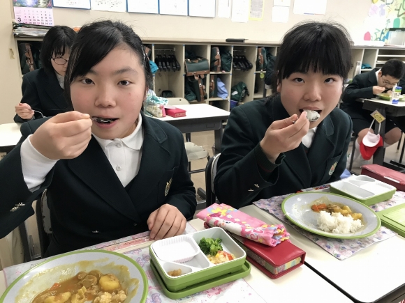 最後の給食、「おわカレー」。