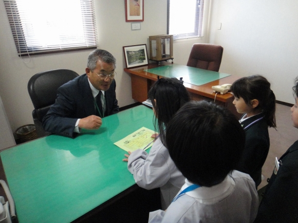 学校探検をしました。