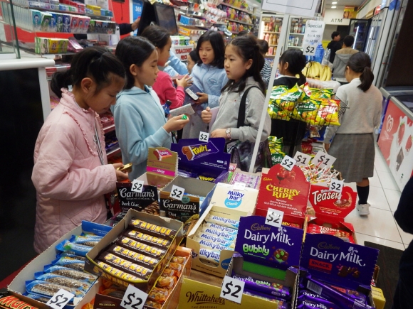 コンビニに夜食を買いに