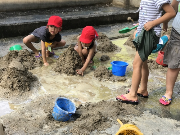 にこにこ学童　夏休み　砂あそびをしました