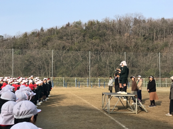 保健委員より。「早寝早起きをし、生活習慣を整えましょう」「バランス良く食事をしましょう。」