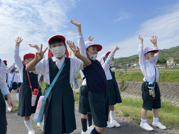 学校の周り探検に行ったよ！