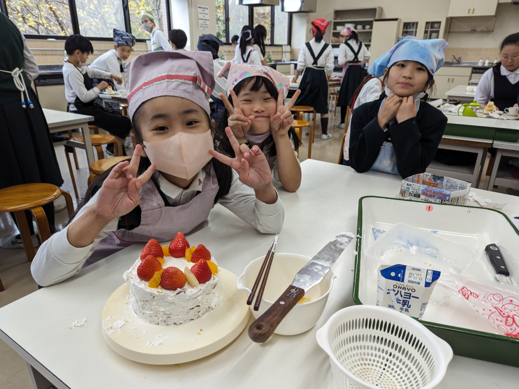 創意　調理　クリスマスケーキ作り体験