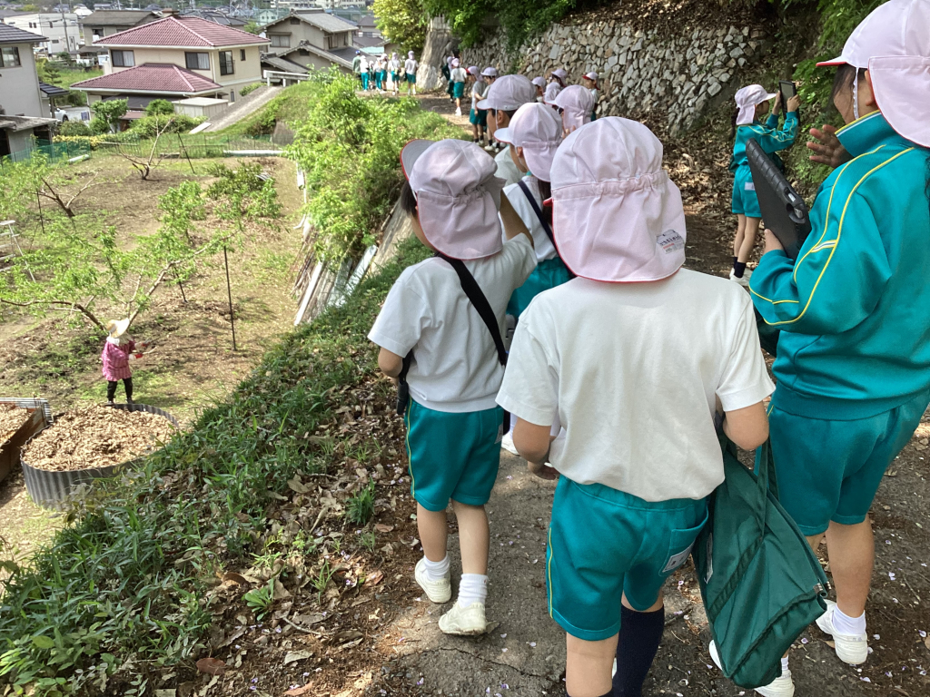 社会科の学習　学校の周りを歩いたよ