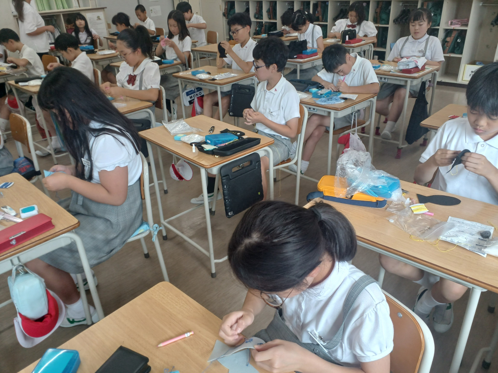 家庭科「ボタンつけ・ししゅう」