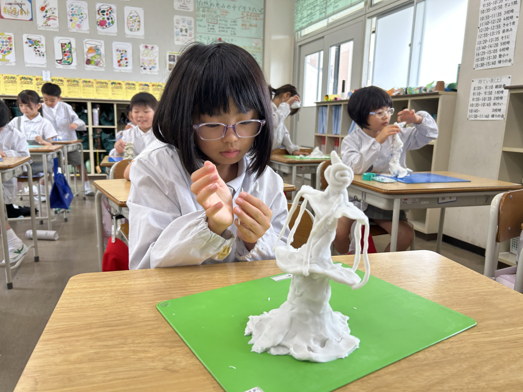 図工「つんでならべて びっくりしタワー」