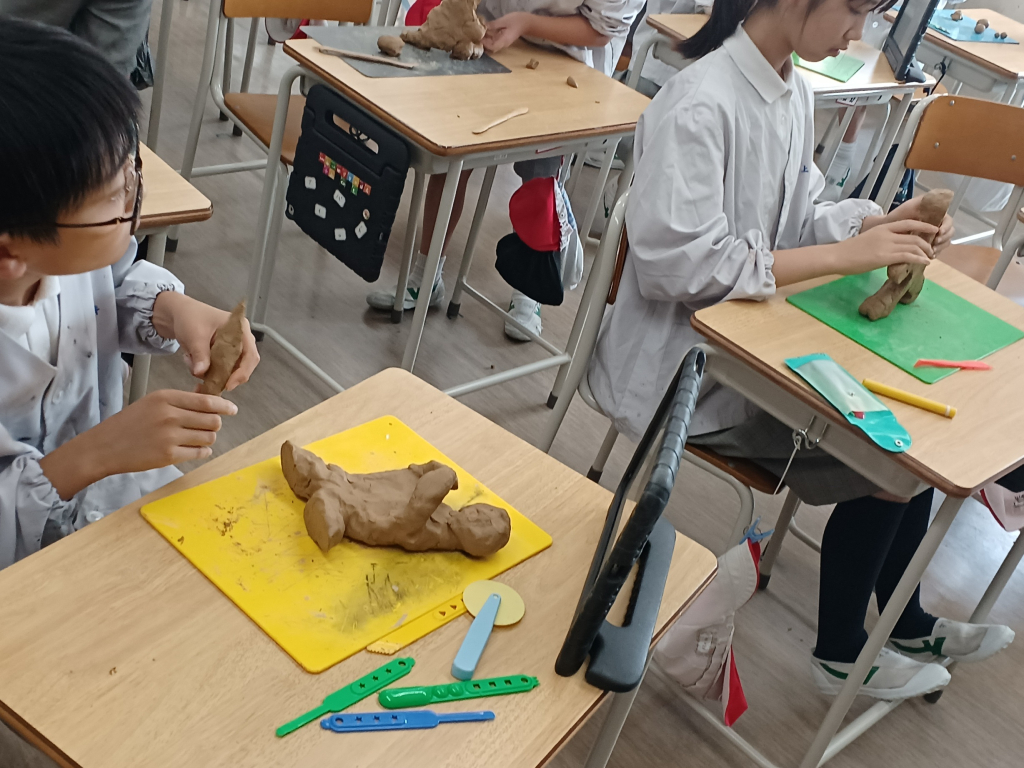 図工「ねん土で動きをハイ、ポーズ！」