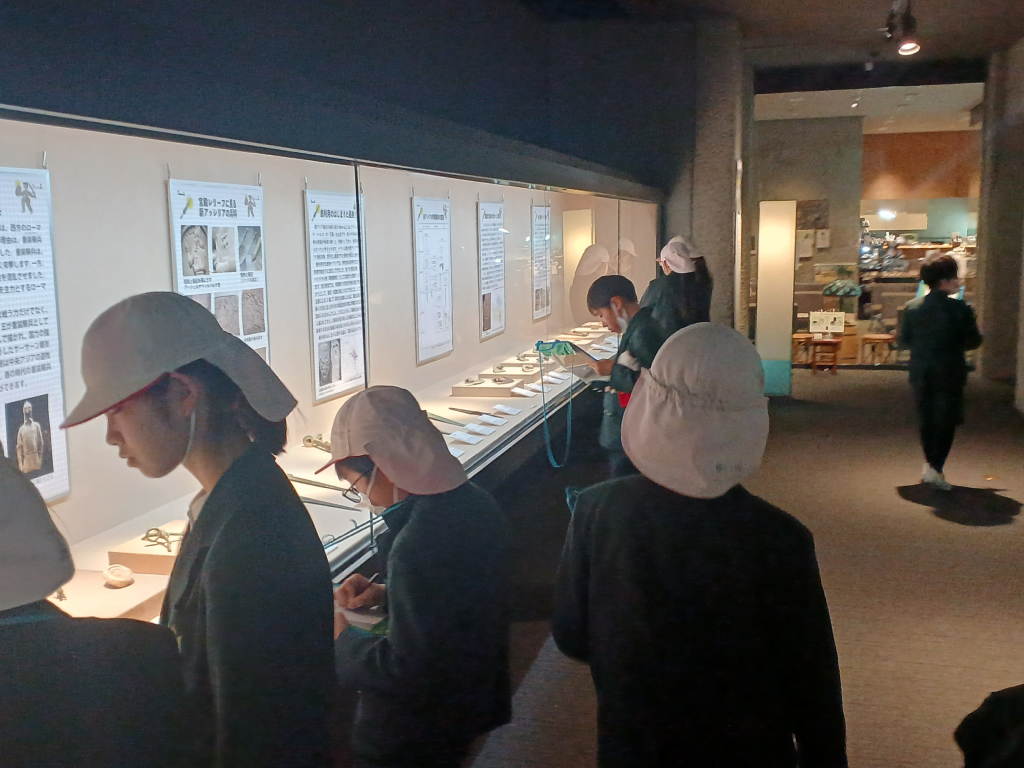 オリエント美術館へ