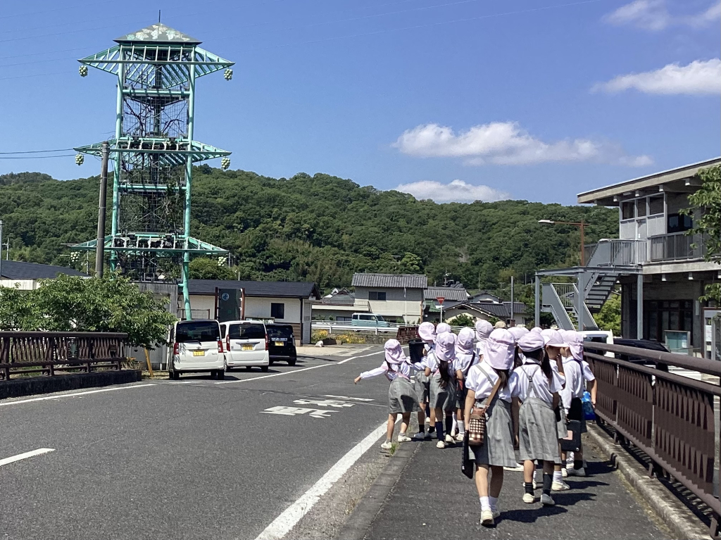 町のUniqueを探しに学校の周りを探検！