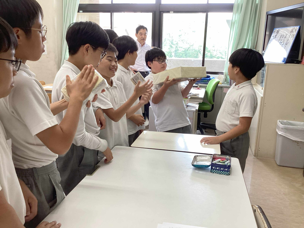 100万。１千万円。１億円。それぞれの重さを体験。