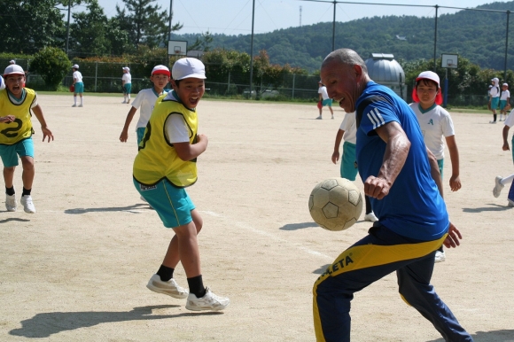 創意　マリオ先生のサッカー体験
