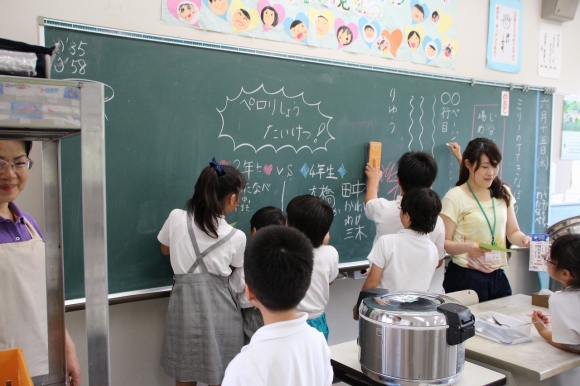 完食したらもらえる、ペロリ賞の数を対決するクラスもありました。