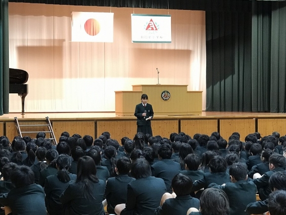 保健委員より。「給食を感謝していただきましょう。」「外に出て遊びましょう。」