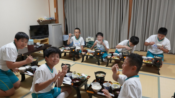 宿での夕食